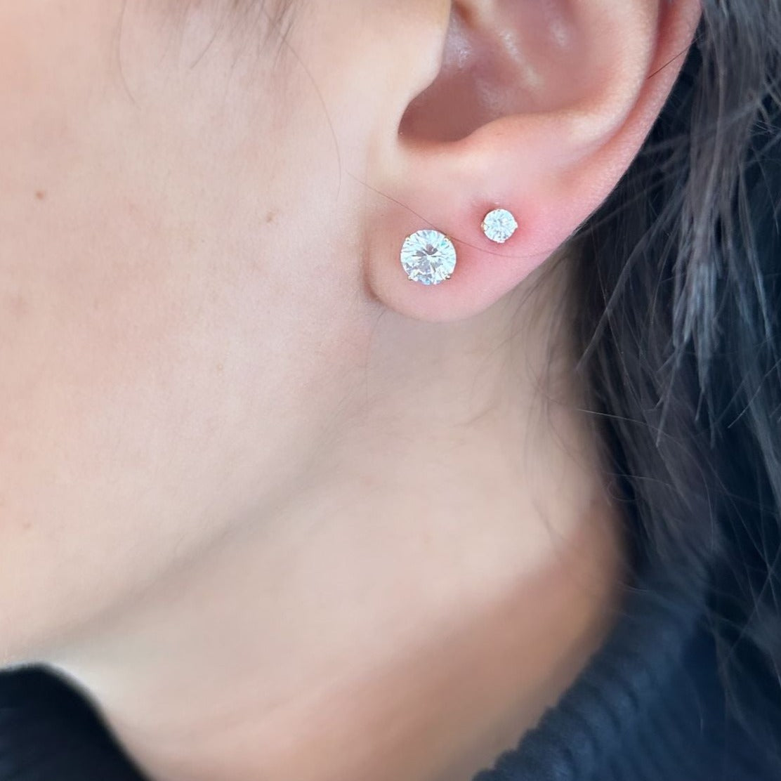 10k yellow gold Stud with cz